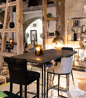 Champagnerkeller mit Richmond Interiors Möbel Showroom Esslingen